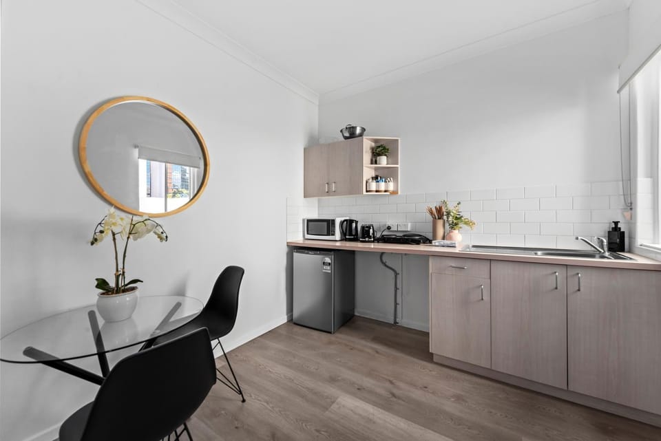 Stylish and Cozy Studio - Short walk to Hospital Apartment in Brisbane City