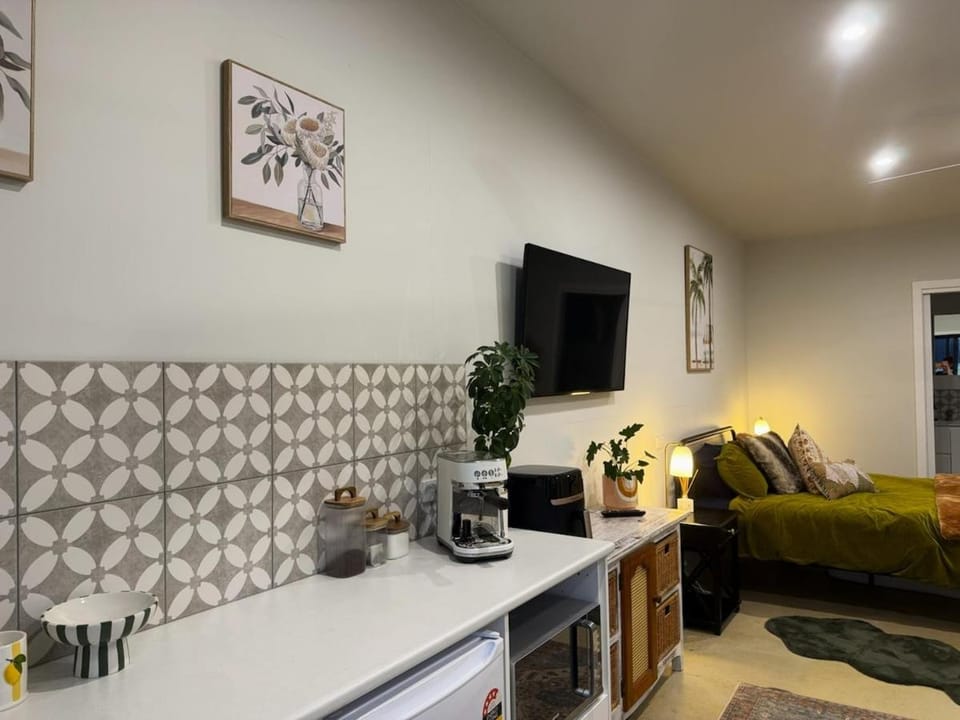 Shady Lane - Wallagoot Apartment in Victoria