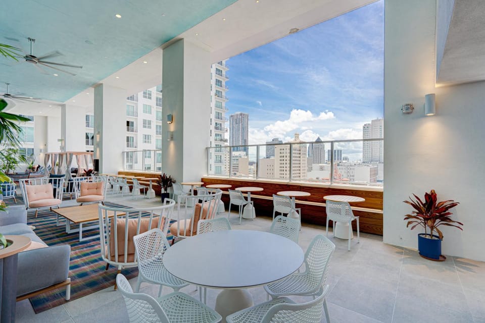 Restaurant/places to eat, Seating area