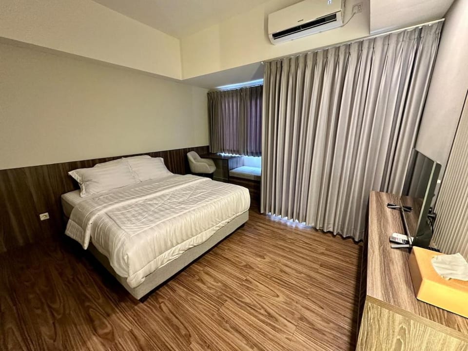 Bed, TV and multimedia, air conditioner