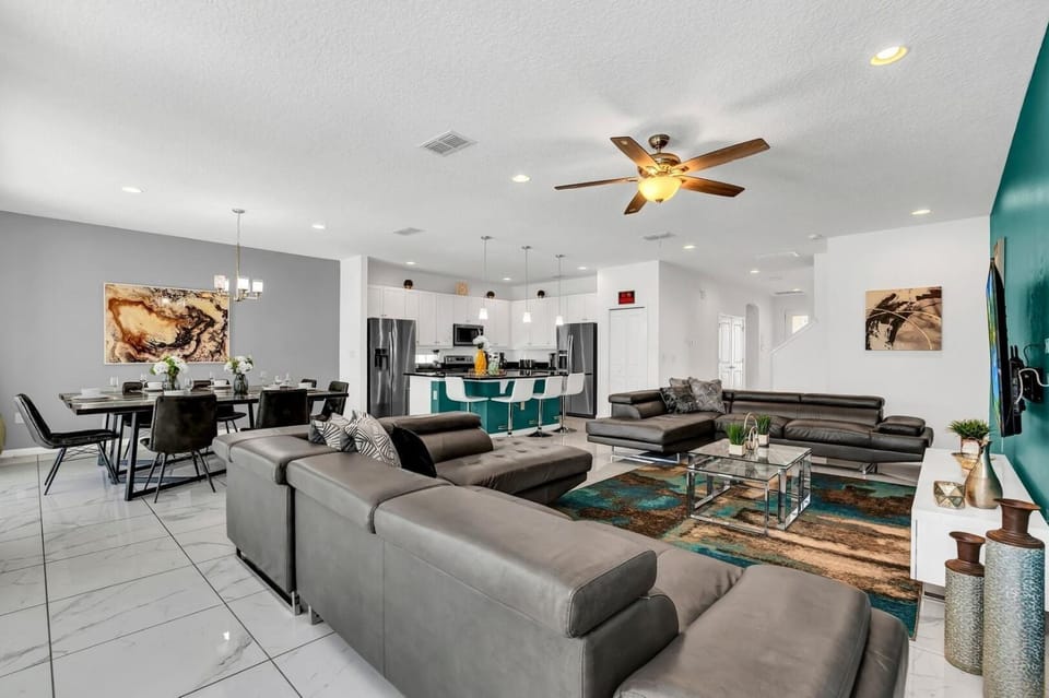TV and multimedia, Living room, Seating area, Dining area