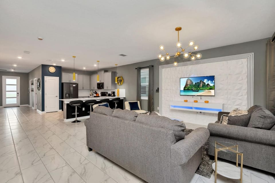 TV and multimedia, Kitchen or kitchenette, Living room, Seating area, Dining area