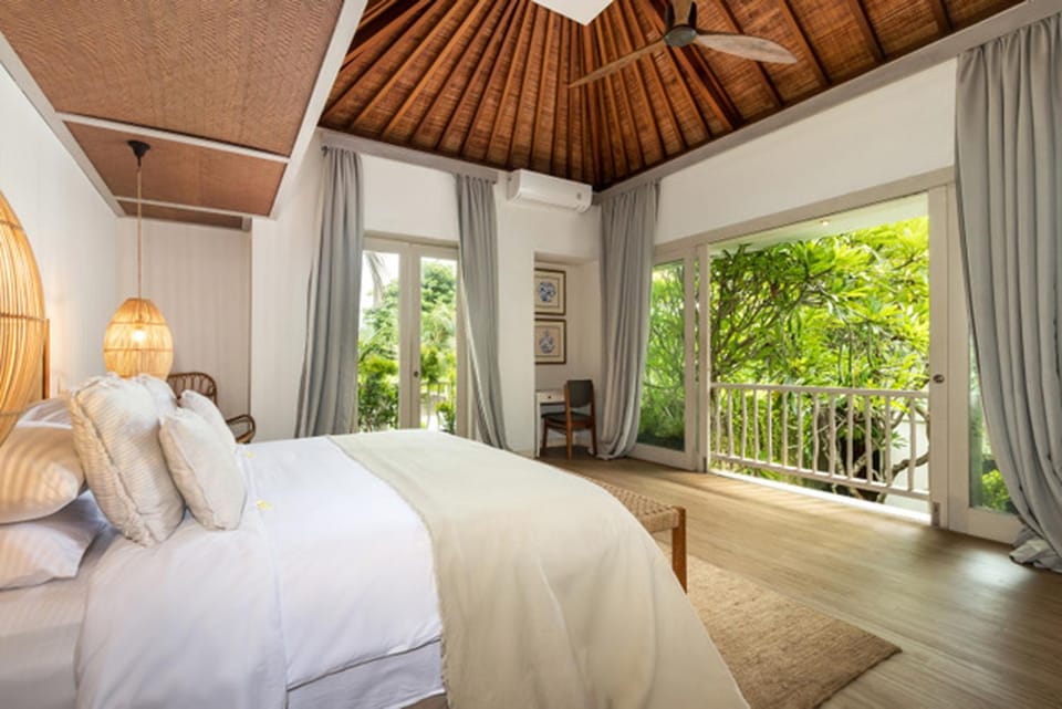Villa Santhira 3BR Pool Villa Near Eat Street Villa in Kuta