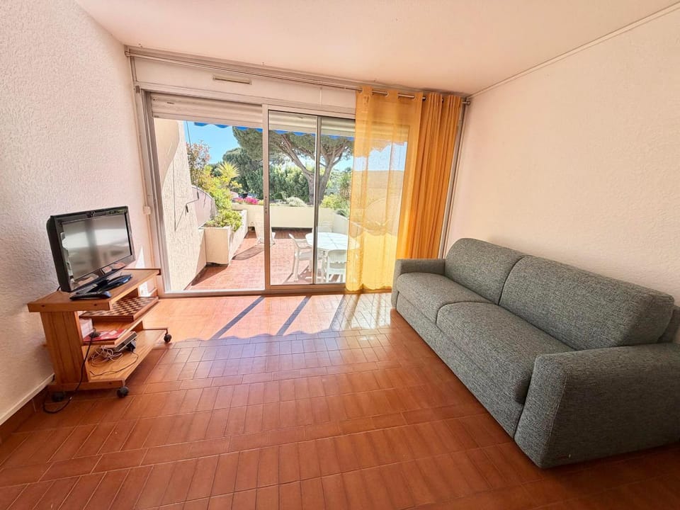 Studio cabine avec parking - bord de mer - FR-1-716-98 Cabin in Le Grau-du-Roi