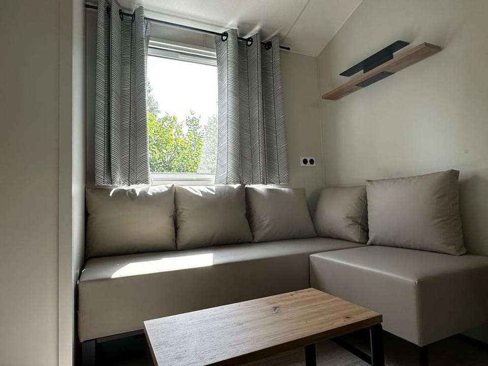 Mobil-home, animaux admis - 6 pers. - API-1-52-2816 Campground/ 
RV Resort in Pays de la Loire
