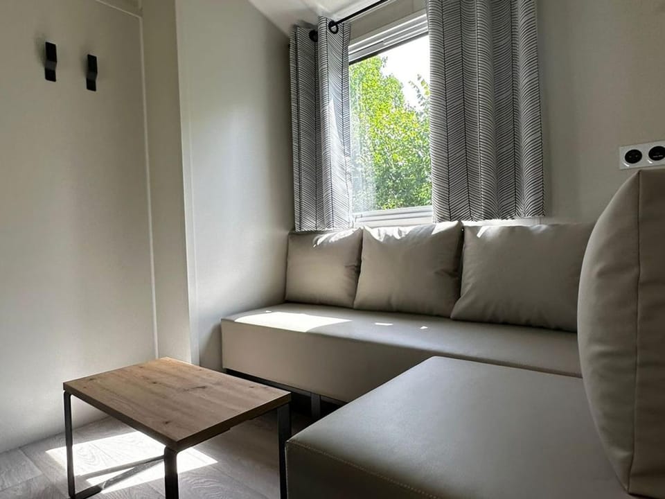 Mobil-home, animaux admis - 6 pers. - API-1-52-2816 Campground/ 
RV Resort in Pays de la Loire