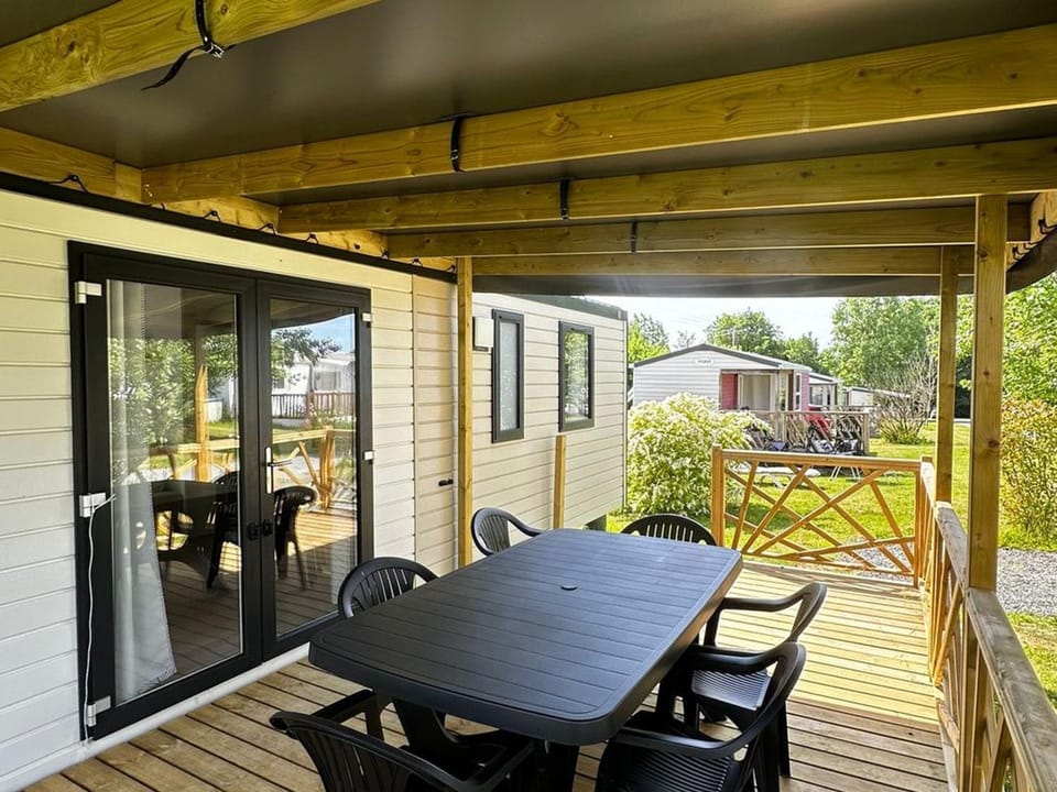 Mobil-home, animaux admis - 6 pers. - API-1-52-2816 Campground/ 
RV Resort in Pays de la Loire