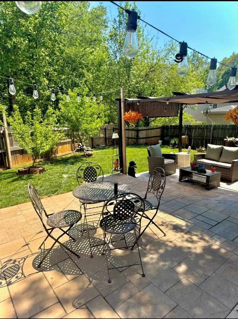 Patio, Day, Garden, Dining area, Garden view