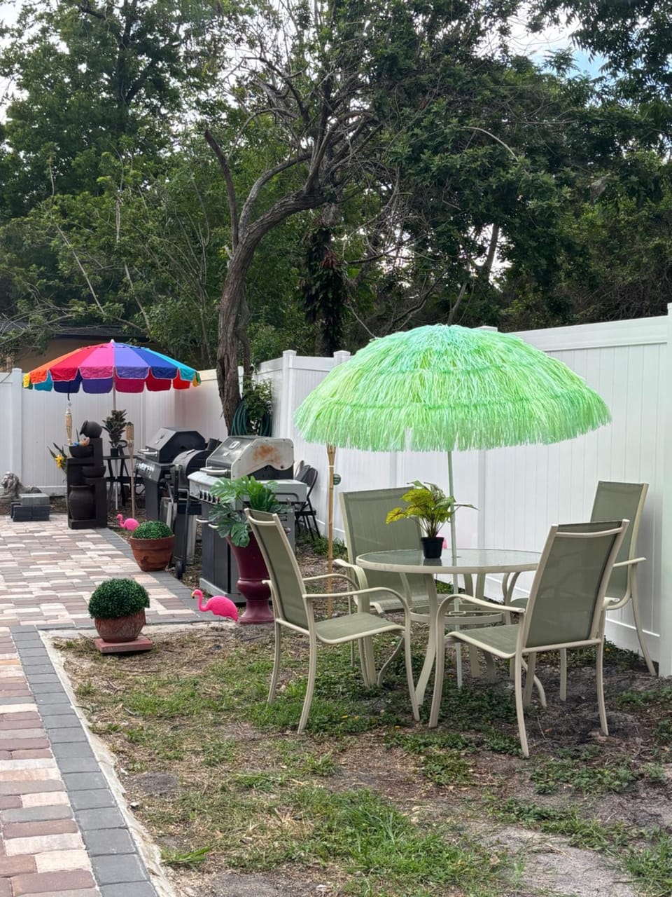 4BR Minutes from Famous Universal Studios, Disney World, Downtown and Other Renowned Attractions!! House in Orlando