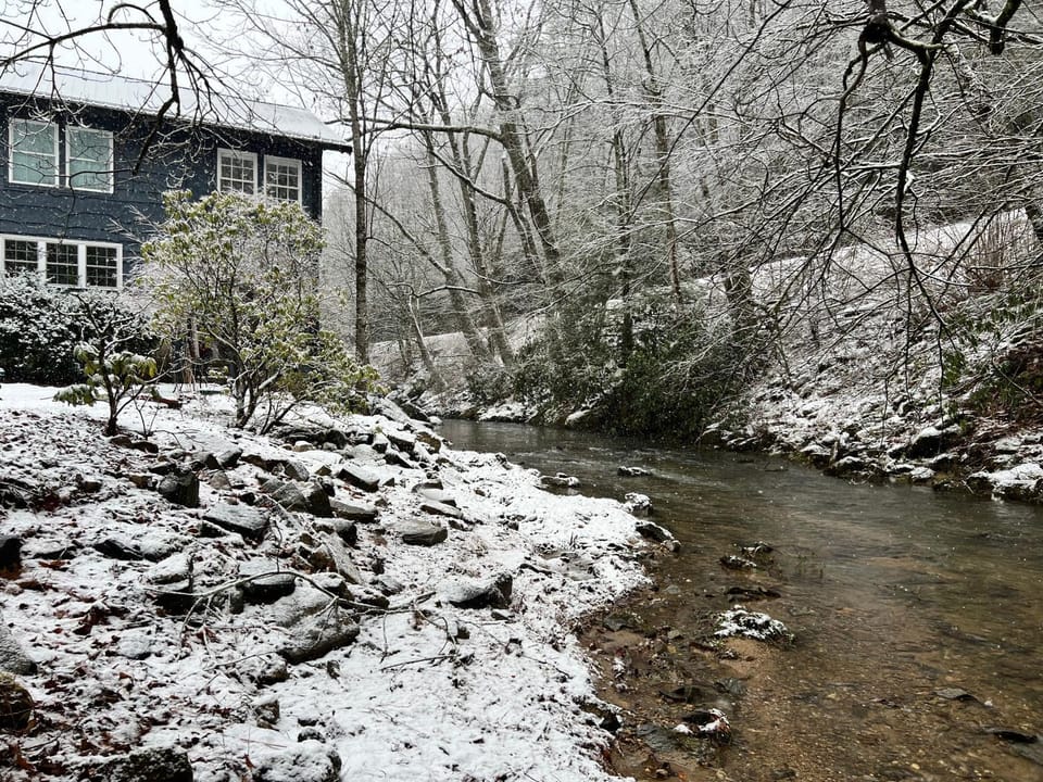Riverside Retreat House in Watauga