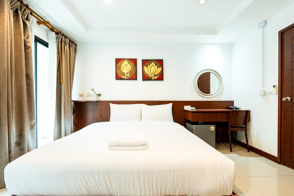 Bed, Photo of the whole room, Bedroom, wardrobe