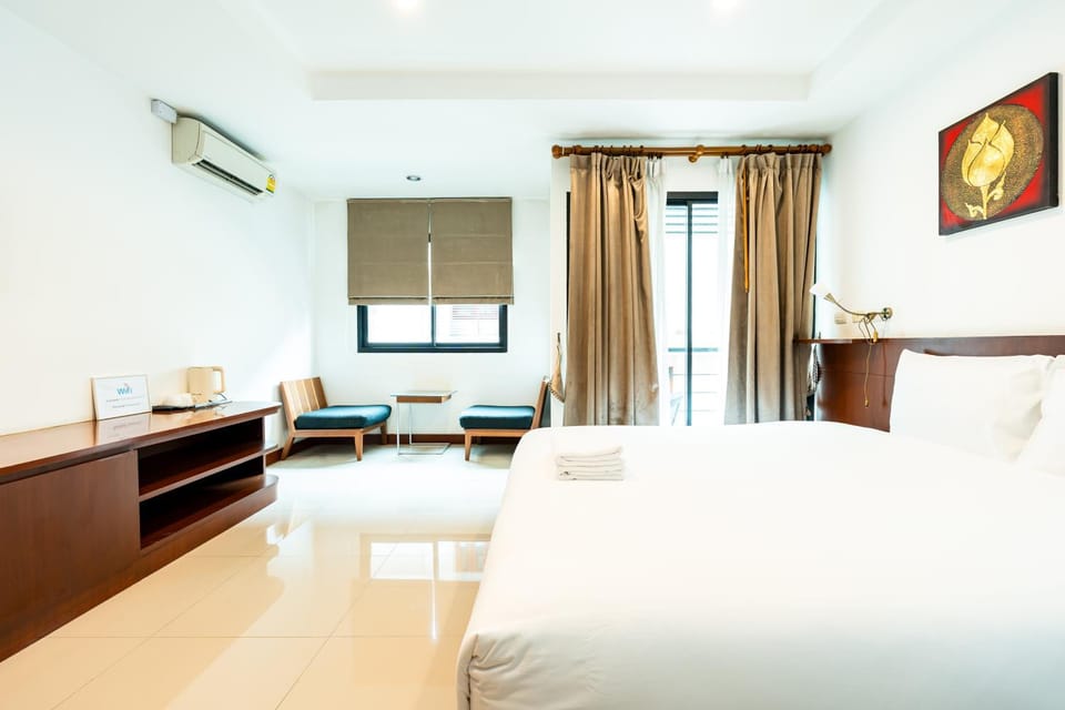 Bed, Living room, Photo of the whole room, Bedroom, air conditioner