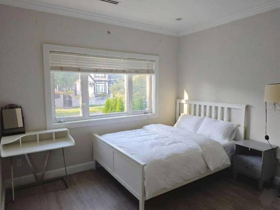 Luxury 4 Bedroom Suite Villa in Vancouver