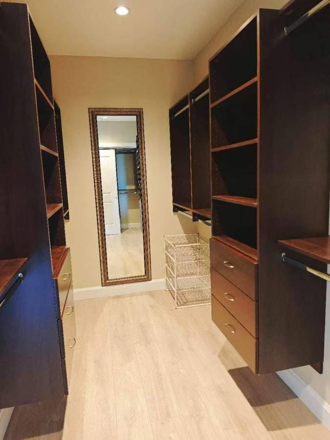 Luxury 4 Bedroom Suite Villa in Vancouver