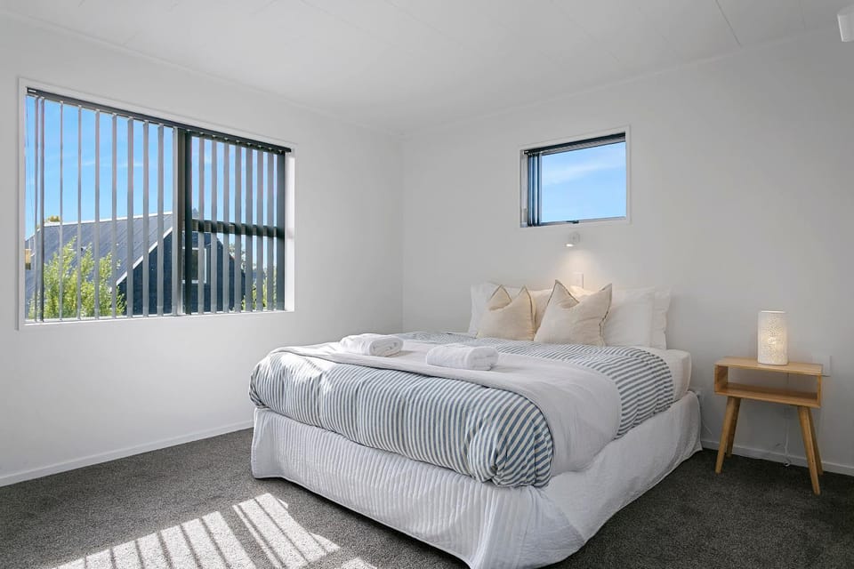 5 Minutes Walk to Lake & Drive to Town House in Taupo