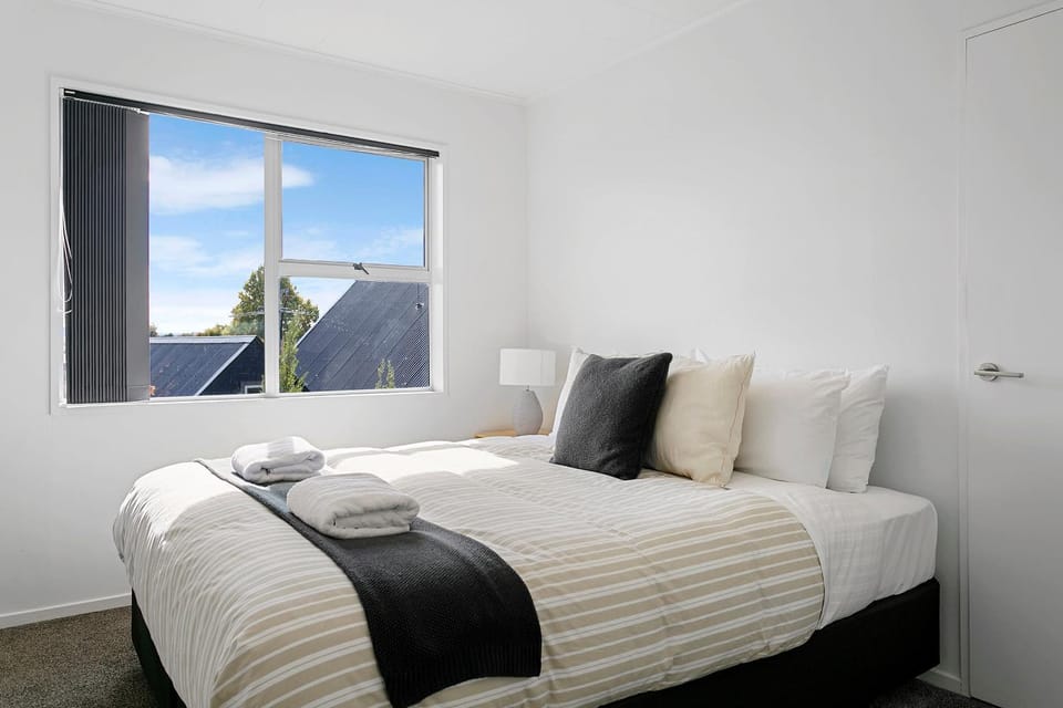 5 Minutes Walk to Lake & Drive to Town House in Taupo