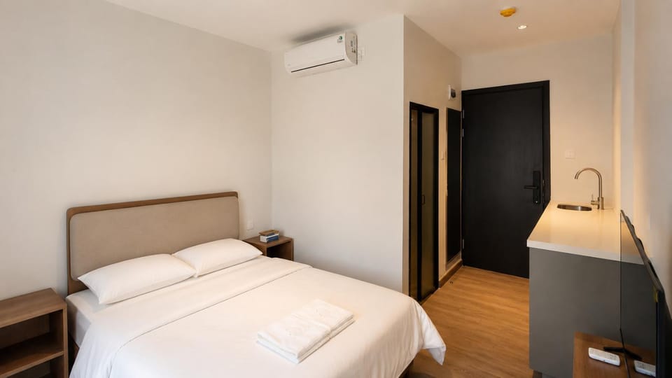 Bed, Photo of the whole room, Bedroom, wardrobe, air conditioner
