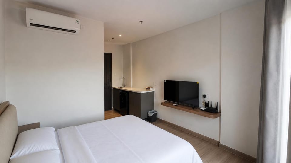 TV and multimedia, Photo of the whole room, Bedroom, air conditioner