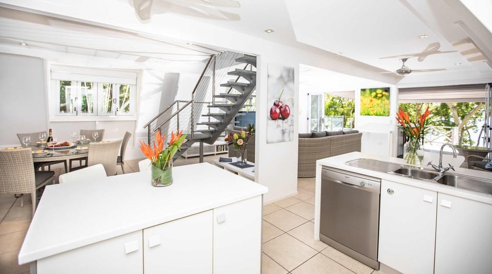 Cottonwood Port Douglas House in Oak Beach