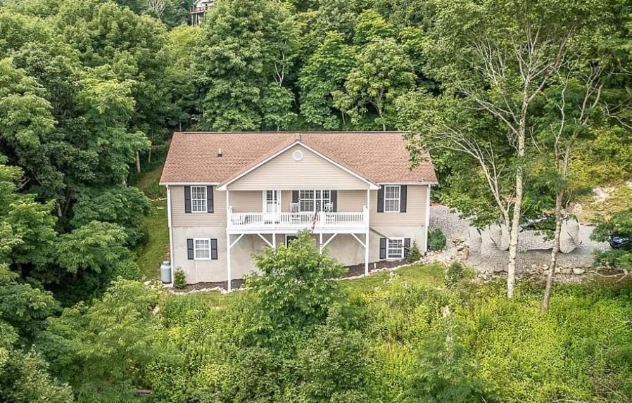 Seven Devils Sunrise - Updated home with mountain views gas firetable & game room House in Valley Creek