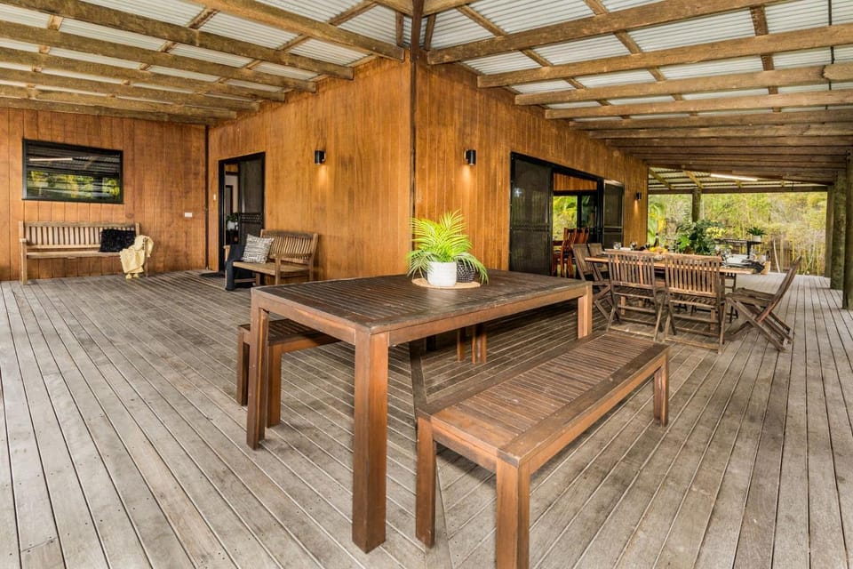 Seating area, Dining area