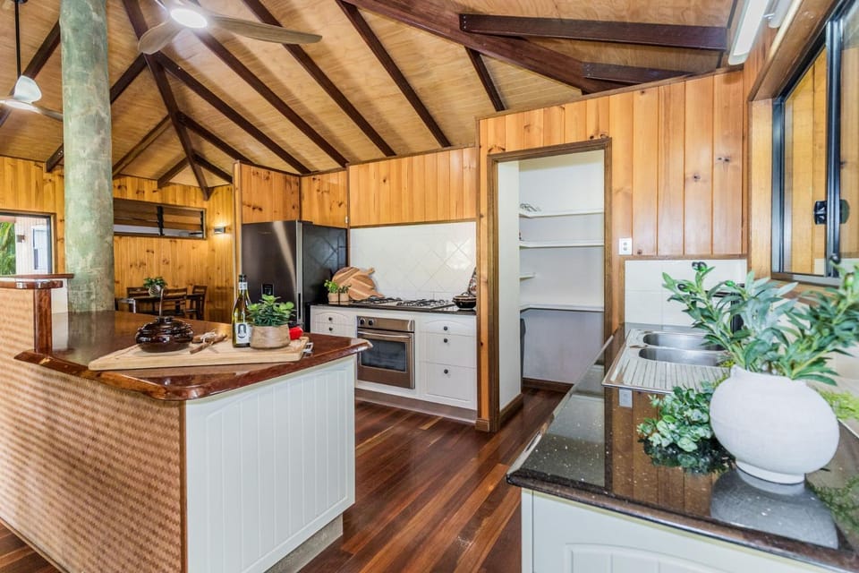 Kitchen or kitchenette, oven, stove