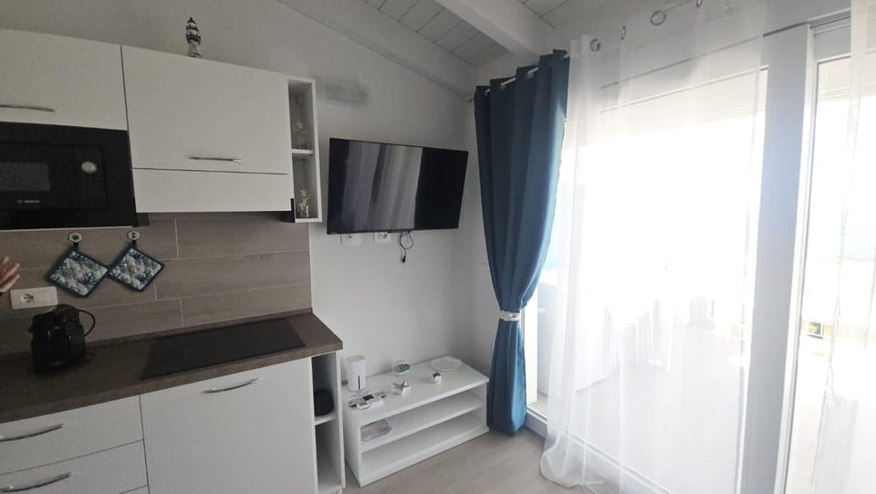 Communal lounge/ TV room, TV and multimedia, Balcony/Terrace, kitchen