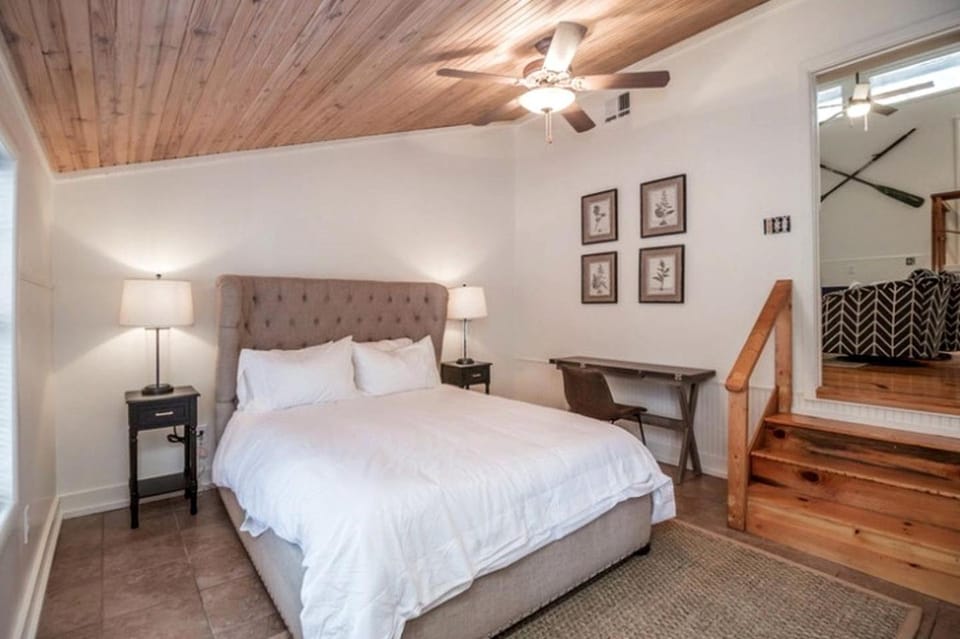 Newly Remodeled Cabin with Lake Views & Grill Patio in Rogers, Arkansas Cabin in Beaver Lake