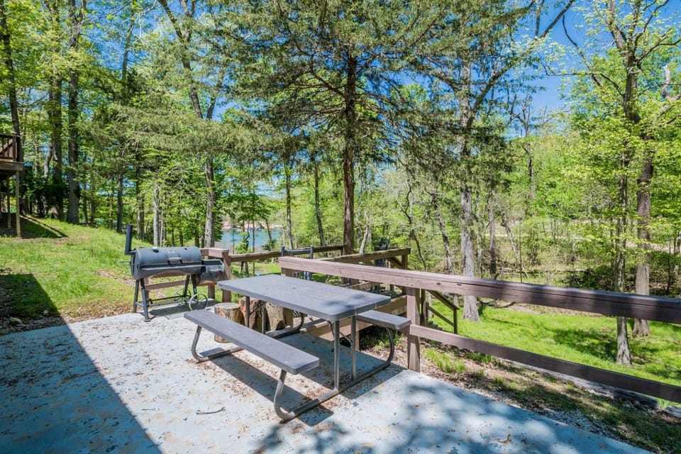 Newly Remodeled Cabin with Lake Views & Grill Patio in Rogers, Arkansas Cabin in Beaver Lake