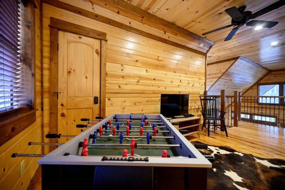Luxury Cabin with Hot Tub & Game Room Retreat in Broken Bow, Oklahoma Cabin in Oklahoma