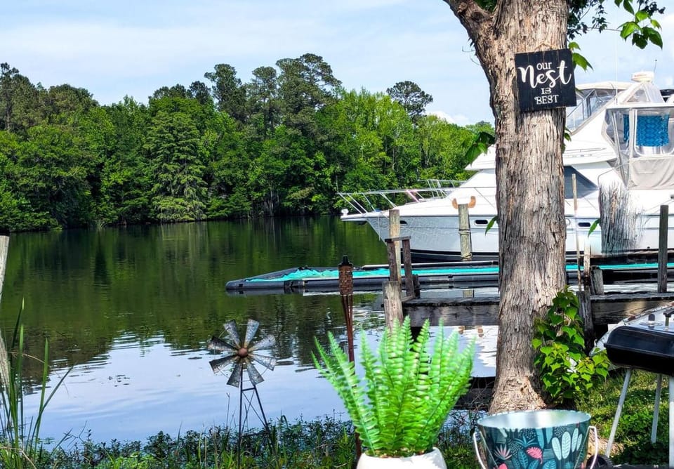 Lakeside Glamping Tent with Kayaks & Spacious Deck in Eutaw Springs, South Carolina Luxury tent in Lake Marion