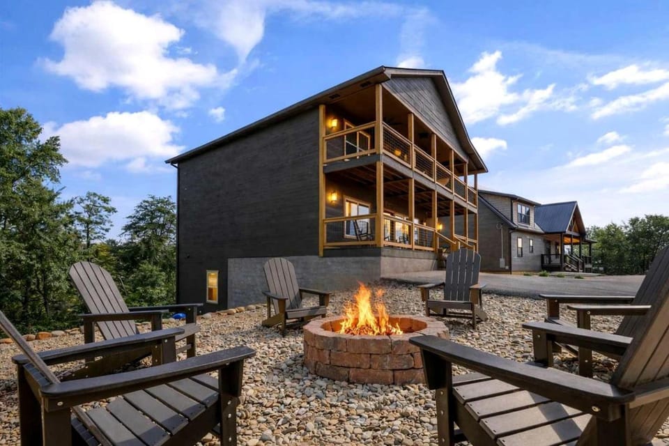 Spacious Mountain Cabin Retreat with Theater, Hot Tub & Fire Pit in Sevierville, Tennessee Cabin in Sevierville