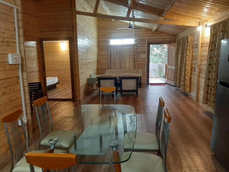 Seating area, Dining area