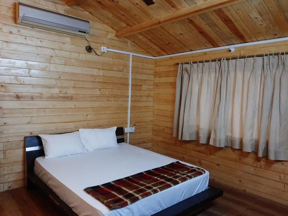 Photo of the whole room, Bedroom, air conditioner