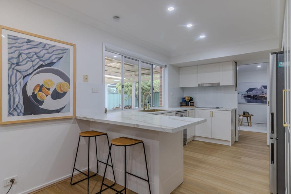 Kitchen or kitchenette, dishwasher, stove
