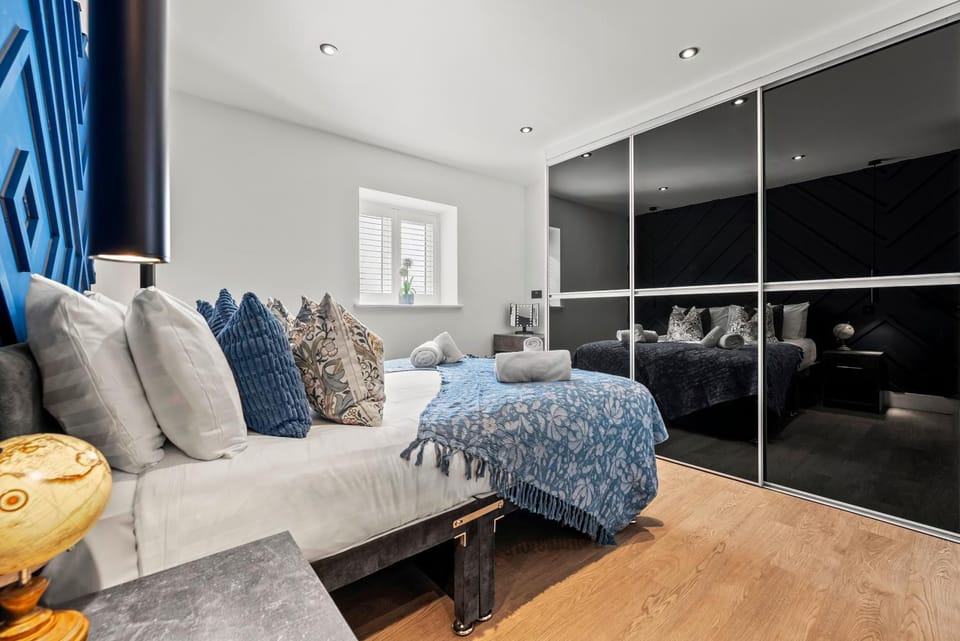 Bed, Photo of the whole room, Bedroom
