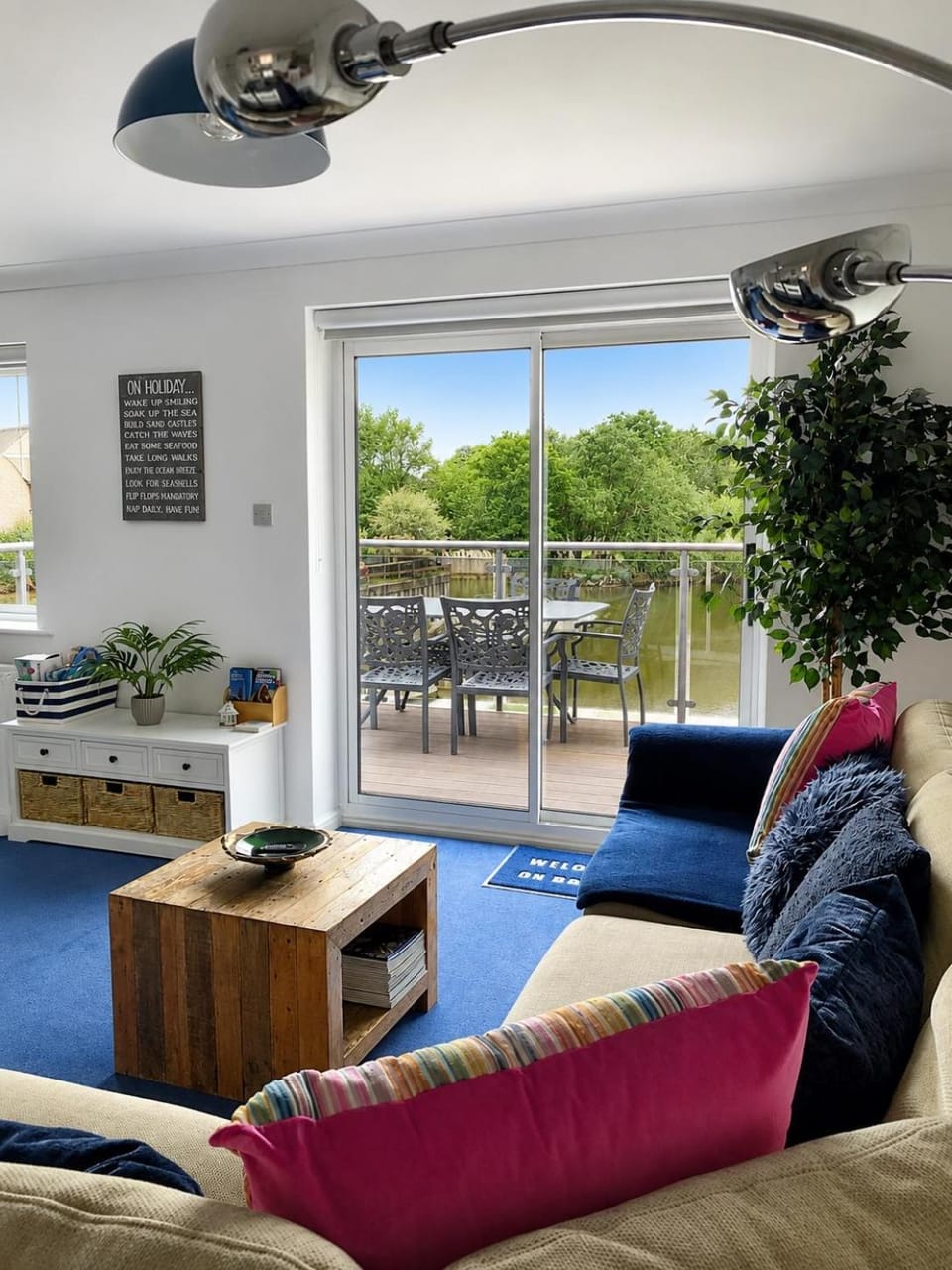 View (from property/room), Balcony/Terrace, Living room