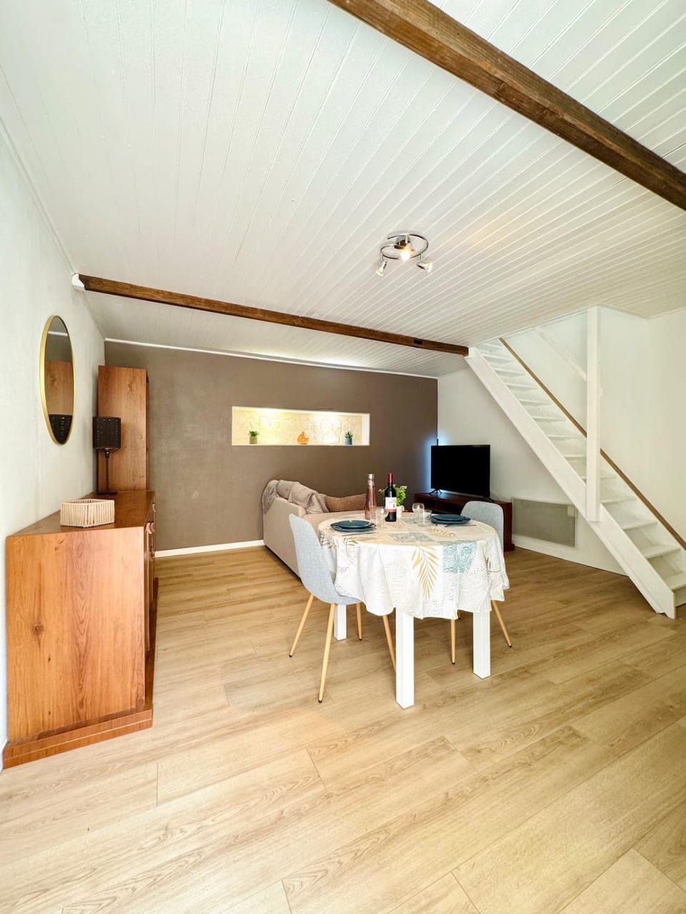 Dining area, Meals