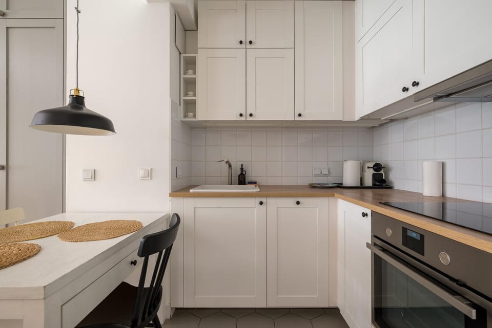Coffee/tea facilities, Kitchen or kitchenette, dishwasher, stove