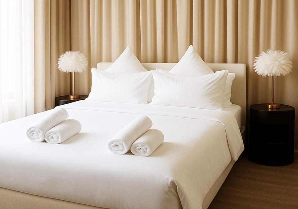 Bed, Photo of the whole room, Bedroom, towels