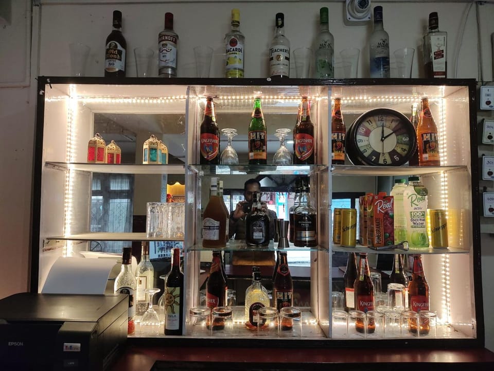 Lounge or bar, Food and drinks, Drinks