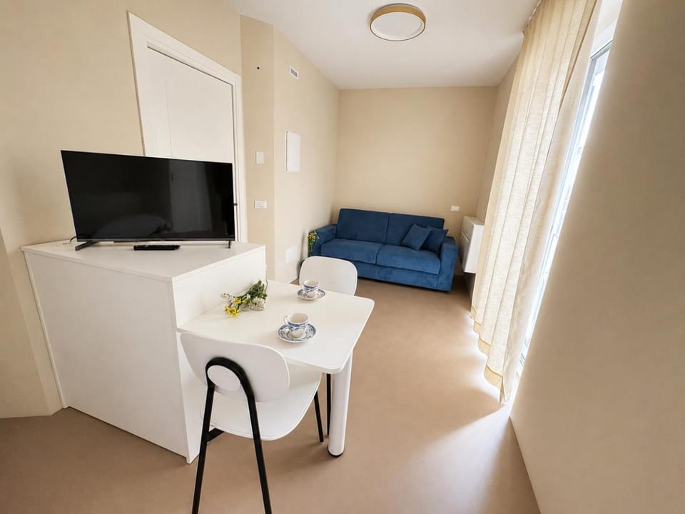 TV and multimedia, Photo of the whole room