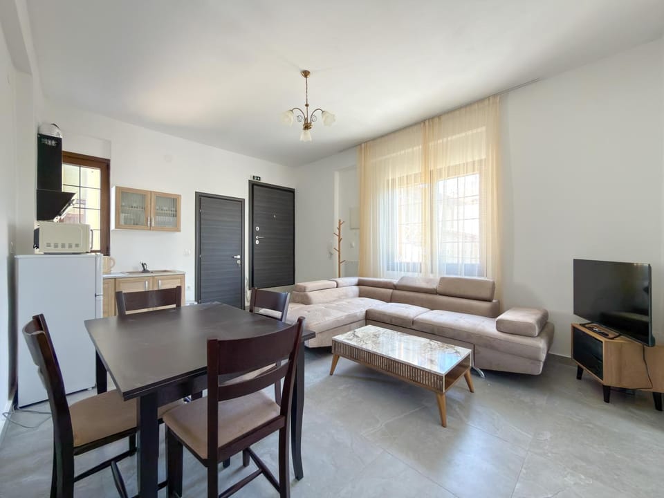 TV and multimedia, Kitchen or kitchenette, Living room, Seating area, Dining area, Evening entertainment, internet, air conditioner