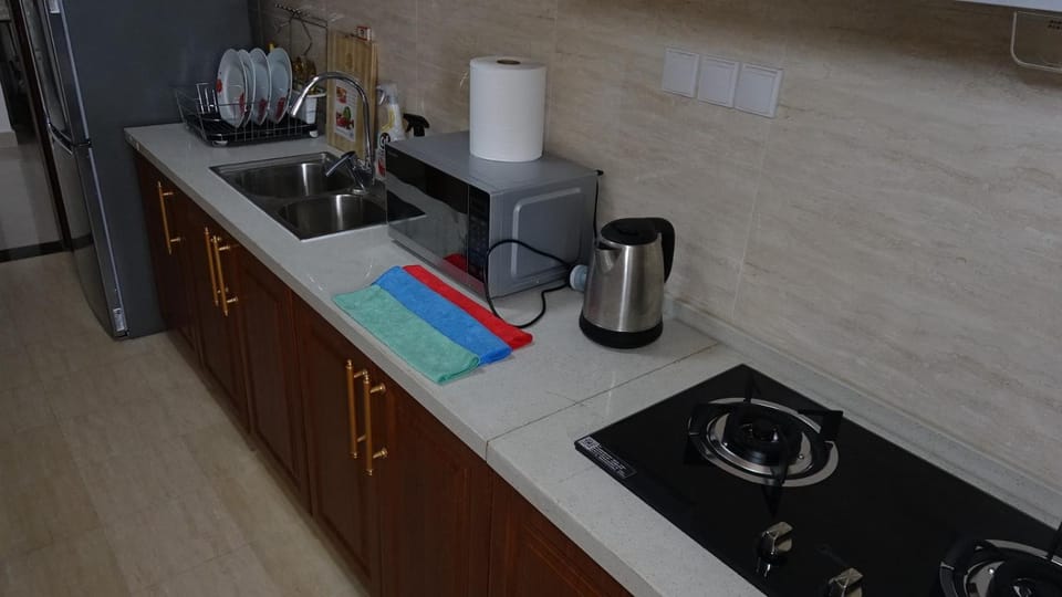 Coffee/tea facilities, Kitchen or kitchenette, microwave, stove