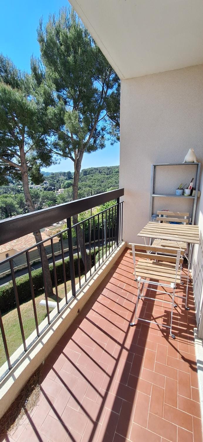 Spacieux appartement F3 avec parking, au calme, vue mer et proche plages Apartment in Mougins