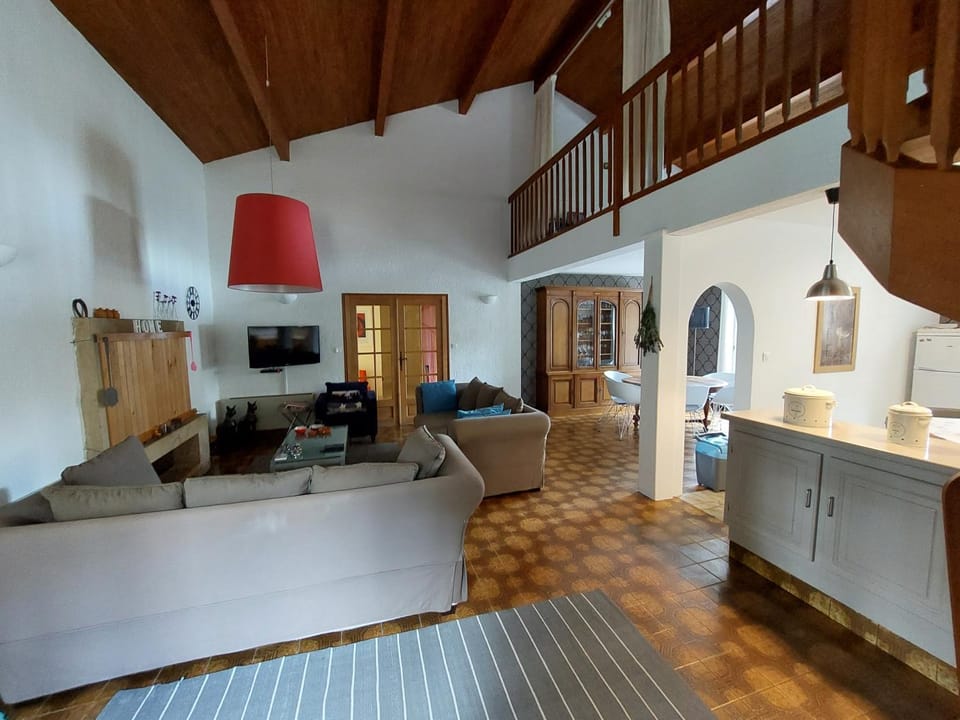 Communal lounge/ TV room, Living room