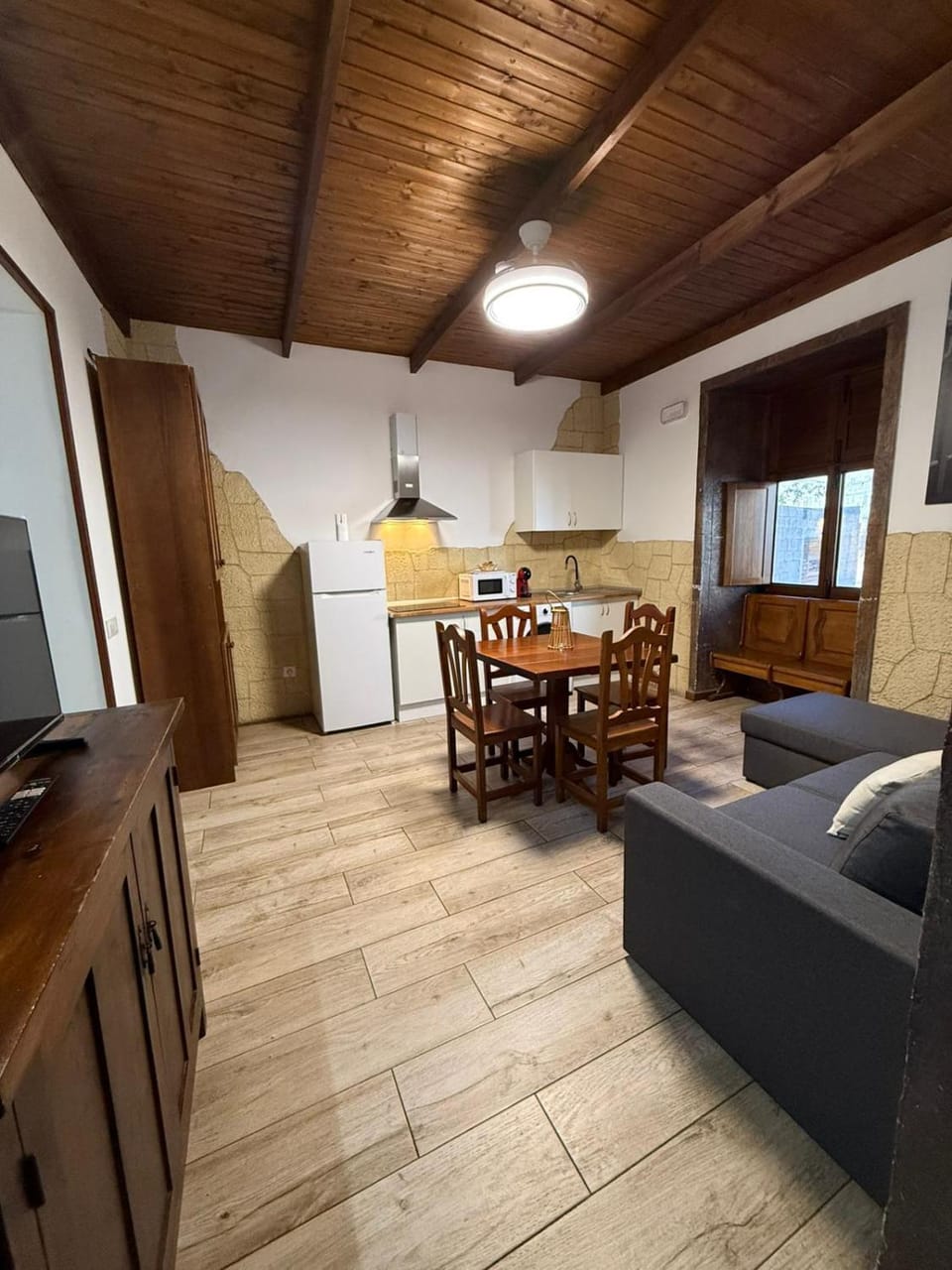 TV and multimedia, Kitchen or kitchenette, Living room