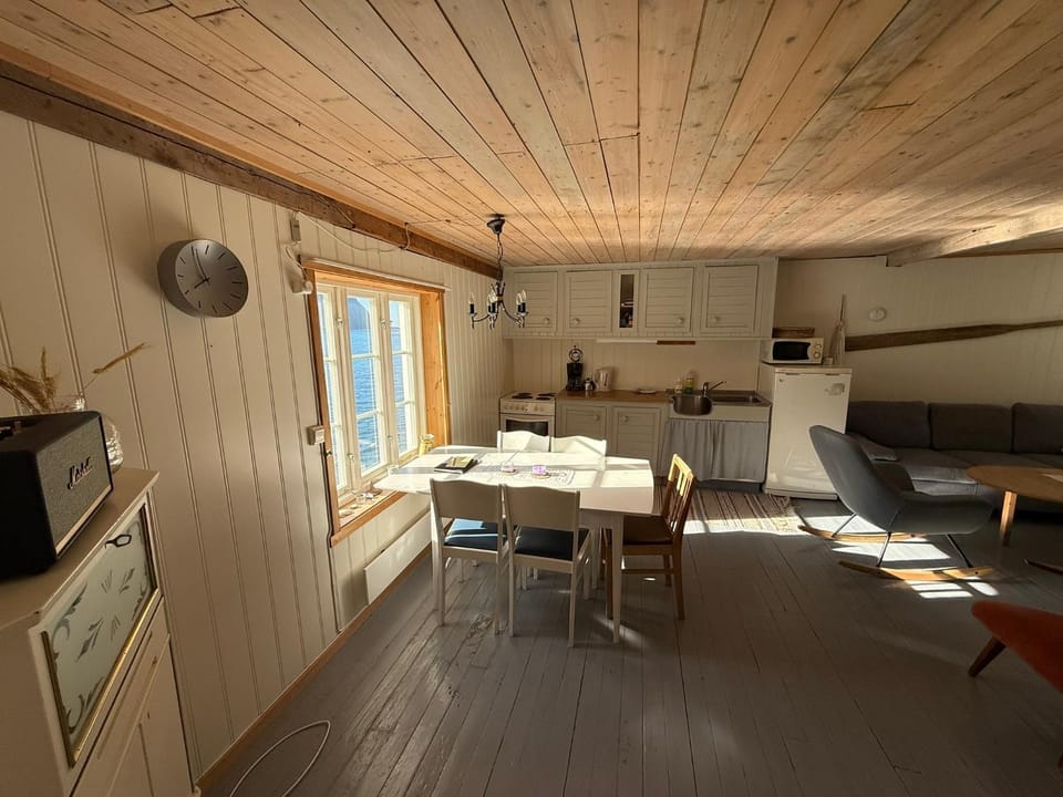 Skjellfjord cabin Cabin in Lofoten