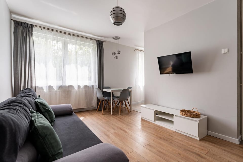 Communal lounge/ TV room, TV and multimedia, Living room, Seating area, Evening entertainment