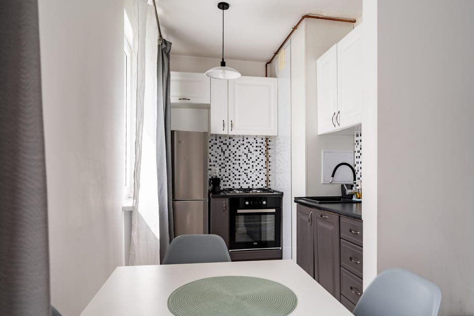 Kitchen or kitchenette, Dining area, oven, stove